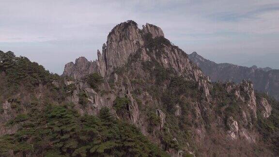 黄山紫云峰全景被称为黄山中国安徽