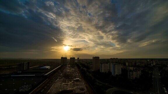 美丽的白天过渡到夜晚的城市上空时间流逝