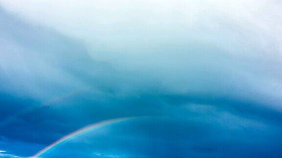 雨后天空中的彩虹延时