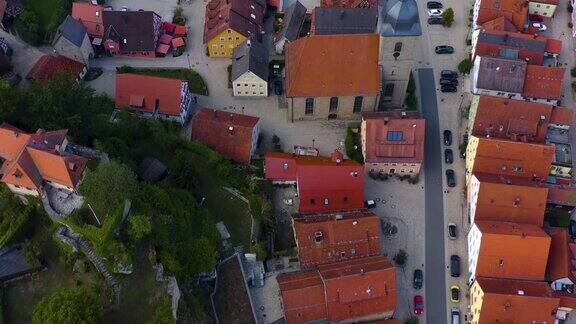 德国巴伐利亚贝森斯坦村庄的航拍图