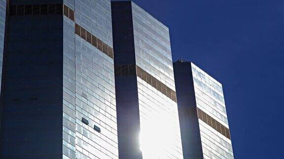 高清延时玻璃:摩天大楼的日光反射玻璃(放大)