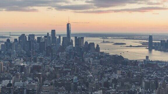 鸟瞰图曼哈顿在日落纽约