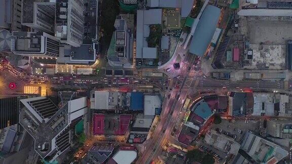 傍晚照亮吉隆坡市区著名的交通街道十字路口高空俯视图4k马来西亚