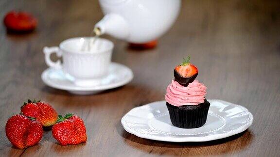 草莓奶油巧克力小蛋糕