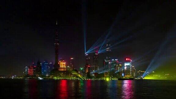 时间流逝:浦东陆家嘴金融区摩天大楼灯光秀中国上海的旅游景点