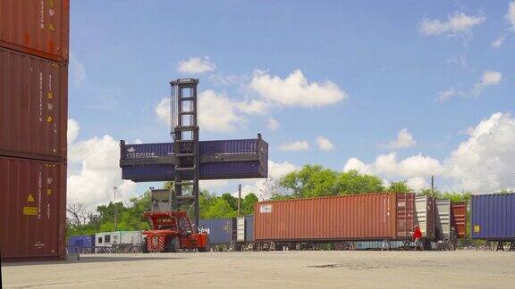 海运集装箱货车、货车、汽车用起重机吊装、物流港口、仓库、仓库、工厂、制造企业、运输进出口货物的货运企业承运人