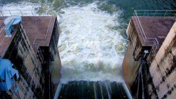 水力发电大坝溢洪道的4k英尺