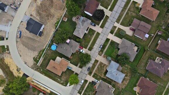 在美国俄亥俄州克利夫兰乡下小镇的空中俯瞰中一个正在建造中的住宅