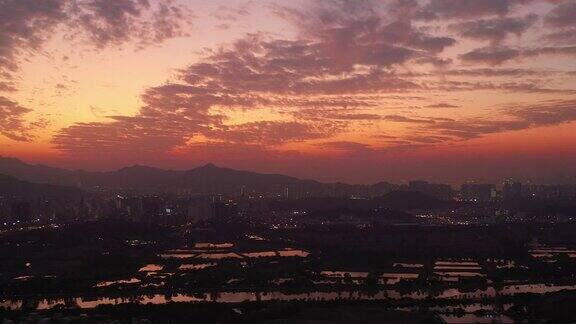鸟瞰香港边境的乡村绿地和中国深圳的