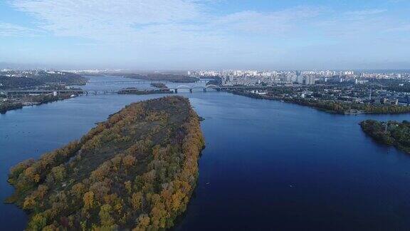 鸟瞰图乌克兰基辅上空视频从直升飞机4K超高清超高清分辨率