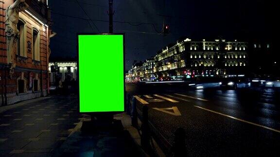 一个有绿色屏幕的广告牌时间流逝
