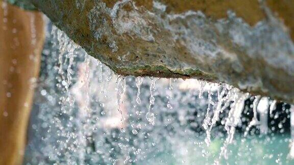 水从岩石上落下慢镜头180秒