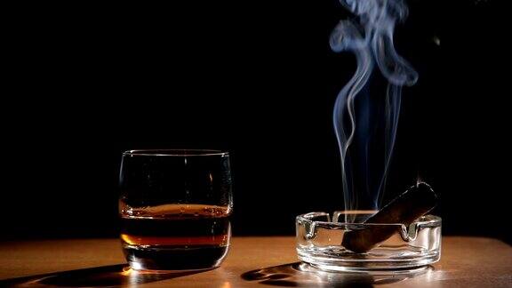 威士忌酒和雪茄