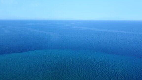 著名的旅游胜地波西迪角有着长长的沙滩和蔚蓝的大海鸟瞰图
