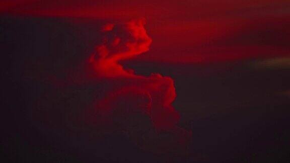 红色烟雾云抽象