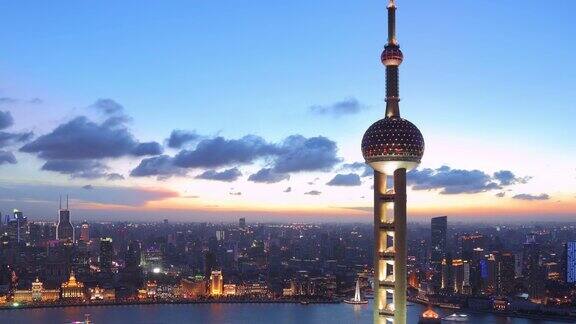 上海从白天到夜晚的平移时间流逝视频