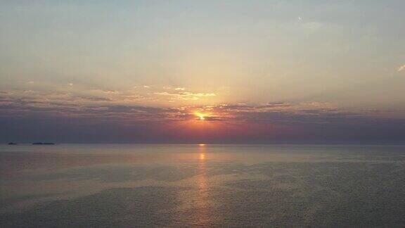 安塔利亚完美日出的鸟瞰图