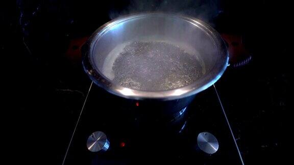 锅中的沸水-4K分辨率