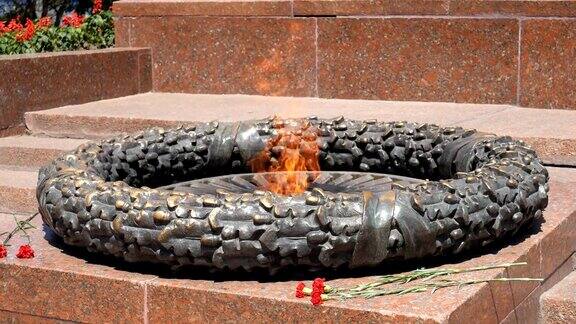 永恒的火焰纪念碑和鲜花胜利的庆典敖德萨