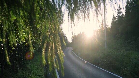 日落时的乡间山路