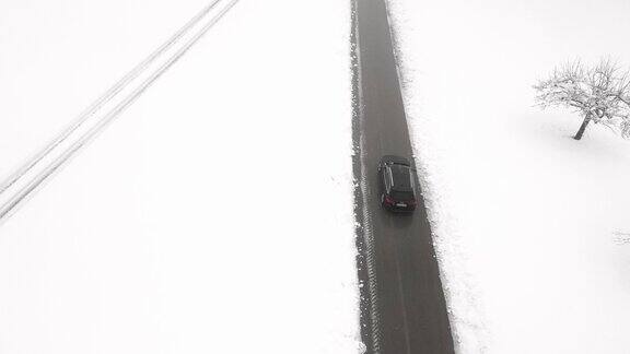 跟踪一辆车冬季无人机拍摄