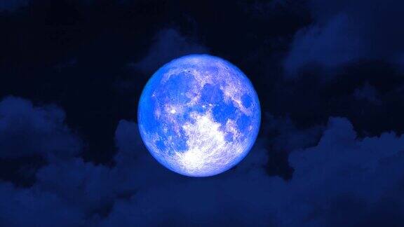 超级蓝月亮在夜空升起橙色的云移动
