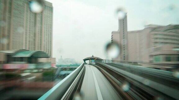 时间推移-有轨电车超速通过城市景观