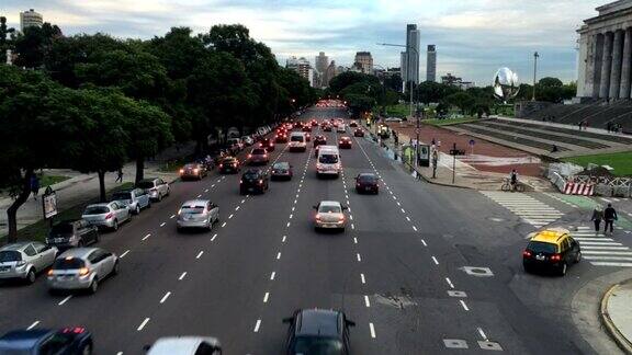 除了布宜诺斯艾利斯法学院桥上的交通