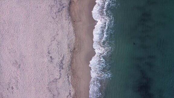 海浪沙子和大海