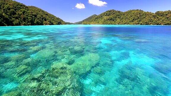 泰国素林国家公园美丽的安达曼海浮潜点