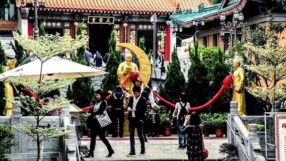 中国香港2014年11月13日:中国香港著名的黄大仙祠中的恋人神像