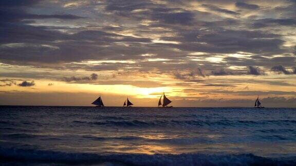 海上美丽的日落菲律宾长滩岛