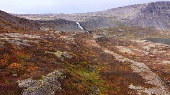 冰岛Dynjandi瀑布的空中飞行