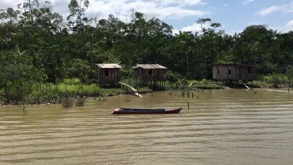 贝伦马拉霍运河沿岸的房屋Pará