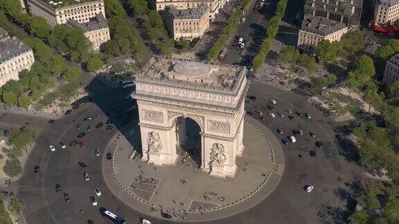 晴朗的傍晚巴黎市区上空著名的交通圈凯旋门广场航拍4k法国全景图