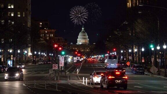 4k视频场景的烟花在美国国会大厦城市景观在晚上华盛顿特区美国独立日