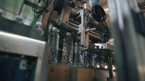 矿泉水厂生产瓶装纯净水贴标签工艺流水线