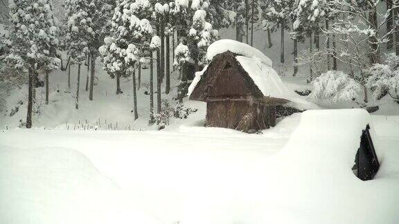 淘金:白川村白雪下的日本小木屋