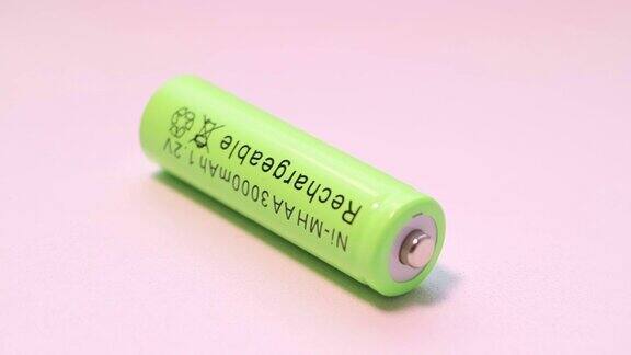 绿色可充电电池特写全高清视频