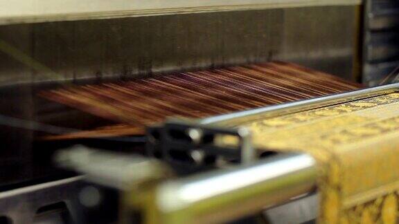 纺织厂生产服装的织机纺织工业