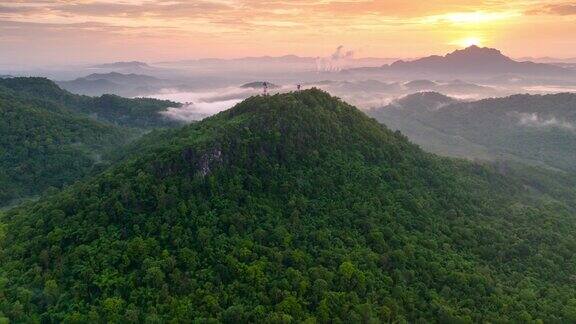 雨过天晴的山顶美景航拍