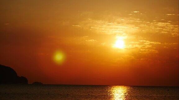 日出剪影在海上和天空的时间推移土耳其4K