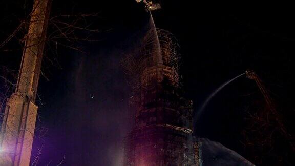 晚上钟楼的灭火