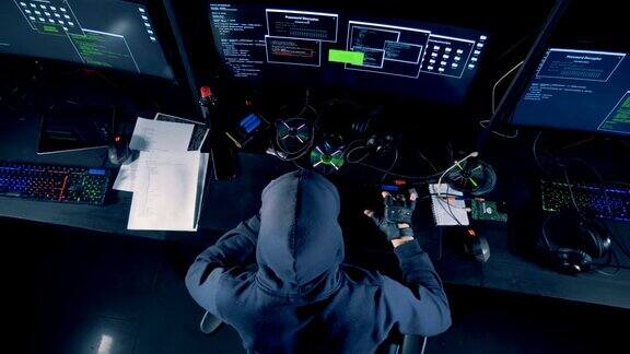 一个人处理设备黑客系统俯视图