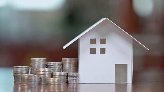 模型房屋和堆叠的硬币房屋净值贷款抵押贷款和贷款