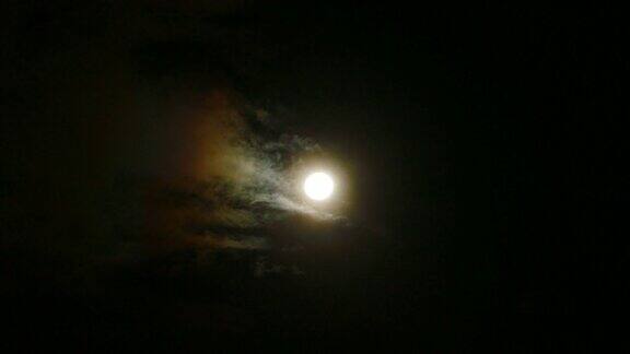 满月的夜空