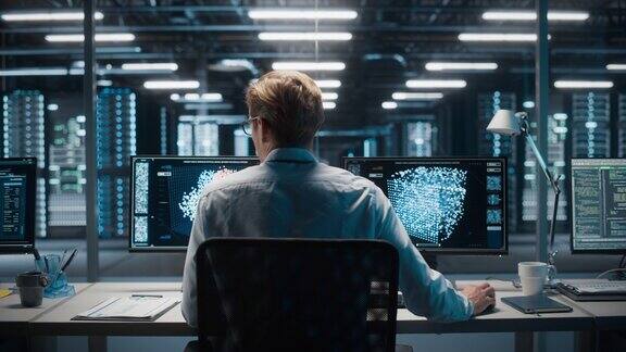 高技术数据中心服务器控制:IT专家管理员在计算机上工作屏幕高级显示大数据AI分析网络服务云计算分析设施网络安全
