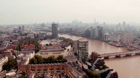 美丽的鸟瞰图从上面俯瞰伦敦城市