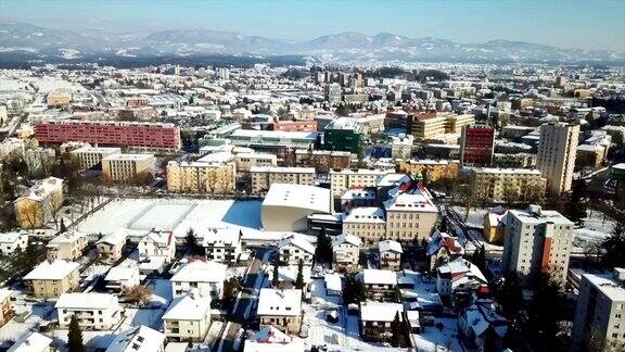 这是斯洛文尼亚一个小镇的冬天