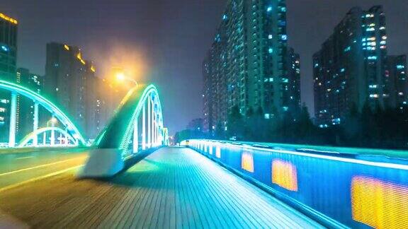 夜晚深圳市中心的高楼大厦和城市道路